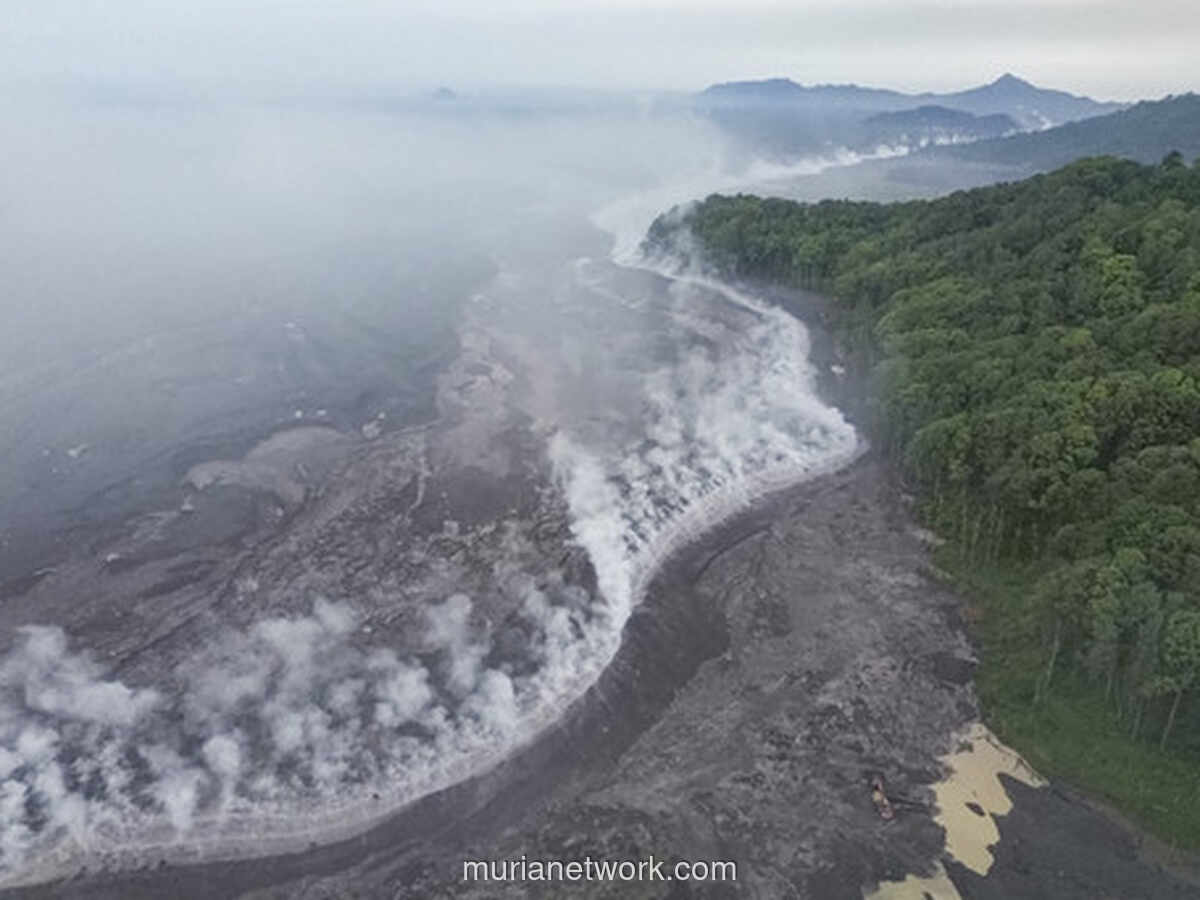 Status Awas Semeru Bertahan, Warga Waspada Ancaman Lahar Dingin