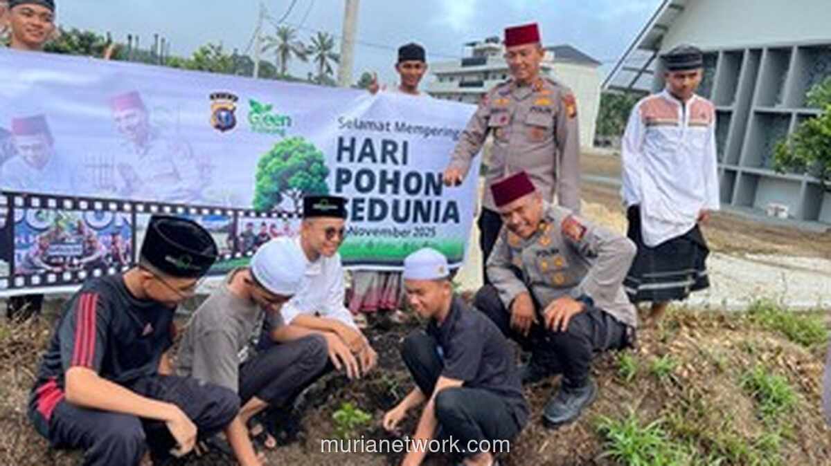 Santri dan Polisi Riau Serentak Tanam 21.000 Pohon untuk Masa Depan
