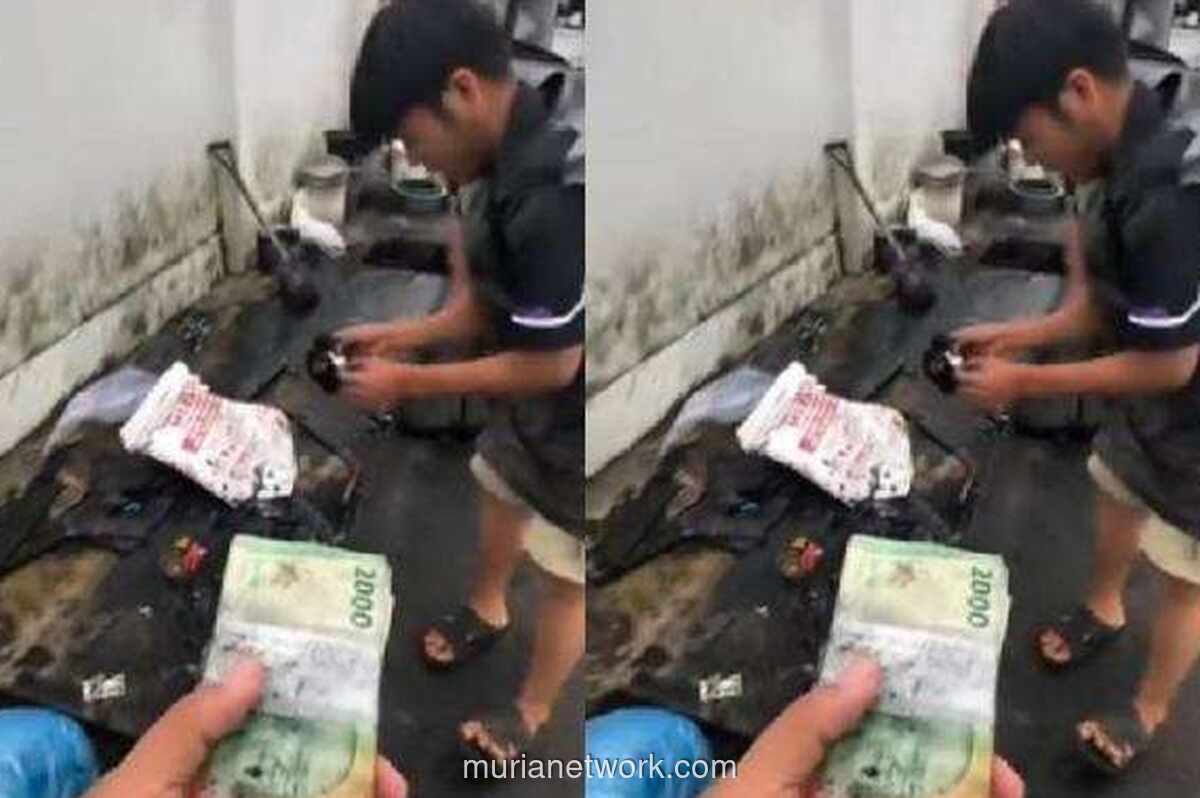 Petugas Sampah Temukan Rp 2 Juta di Gorong-gorong, Netizen Ramai Berspekulasi