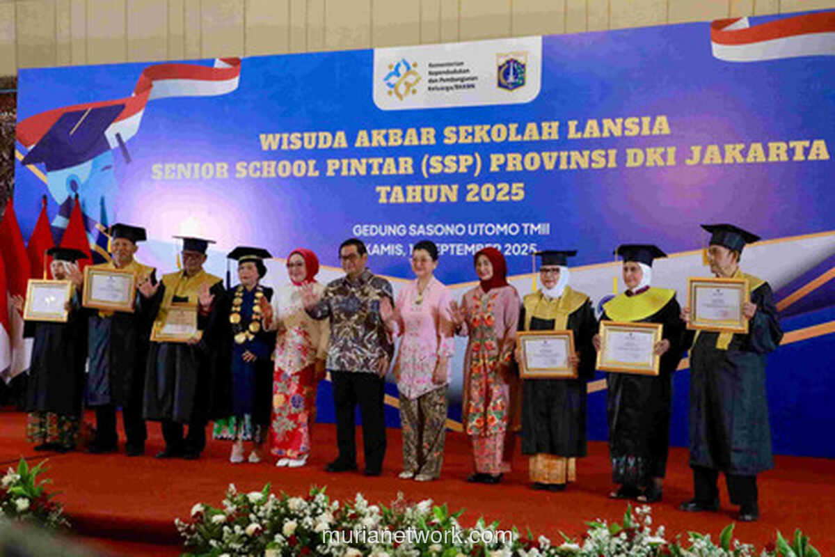 Di Usia Senja, Ratusan Lansia Jakarta Raih Wisuda Terbesar di Indonesia
