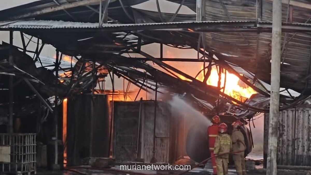 Gudang Limbah Oli Ilegal di Gunung Putri Ludes Dilahap Api, Didahului Ledakan Keras
