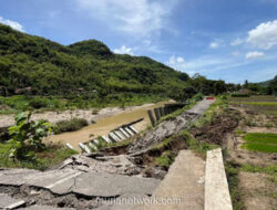 Jalan Utama Ambles, 18 Warga di Bantul Dievakuasi Darurat