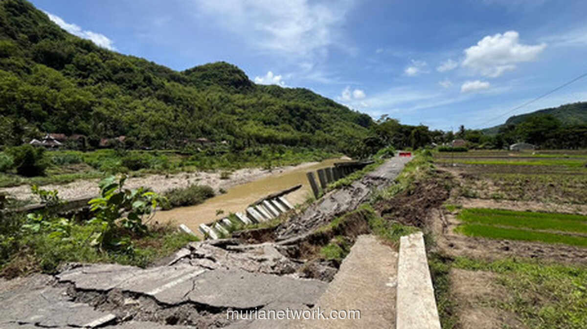 Jalan Utama Ambles, 18 Warga di Bantul Dievakuasi Darurat