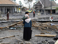 Kisah Savina dan Seragam Sekolah yang Tertimbun Abu Semeru