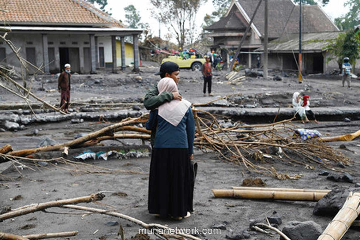 Kisah Savina dan Seragam Sekolah yang Tertimbun Abu Semeru