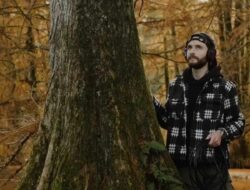 Tasbih di Rindang Hutan Prancis: Bisikan Iman dari Batang Kayu