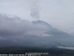 Semeru Muntahkan 44 Kali Letusan dalam 6 Jam, Status Awas Tetap Berlaku