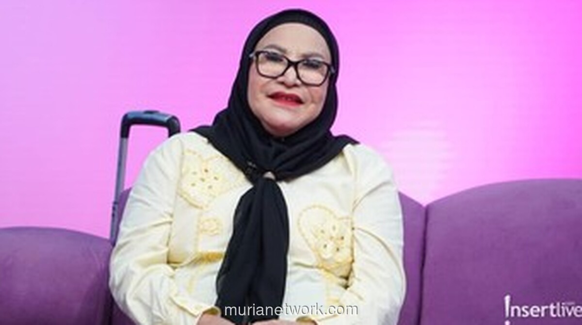 Mpok Atiek Berurai Air Mata Saat Umrah Ketiga, Ungkap Perjalanan Tobat di Usia Senja