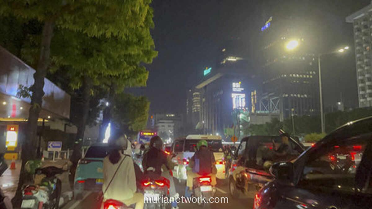 Malam Minggu di Sudirman-Thamrin: Kemacetan Parah dan Hirup Pukau Ibu Kota