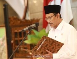 Gus Ipul Lantik 830 Guru dan Pejabat, Tegaskan Peran sebagai Penjaga Harapan