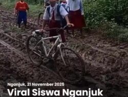 Rayuan Bocah Penembus Lumpur untuk Presiden: Tolong Benerin Jalan Saya, Pak