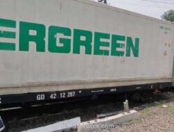 Empat Gerbong Kereta Barang Anjlok di Kawasan Padat Surabaya