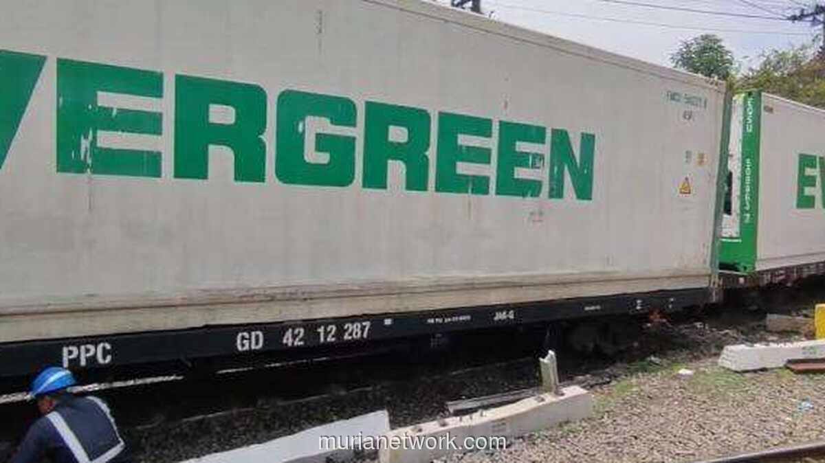 Empat Gerbong Kereta Barang Anjlok di Kawasan Padat Surabaya