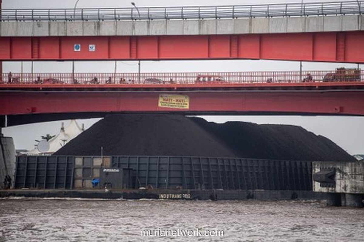 Timah Bersinar di Tengah Pelemahan Minyak dan Nikel