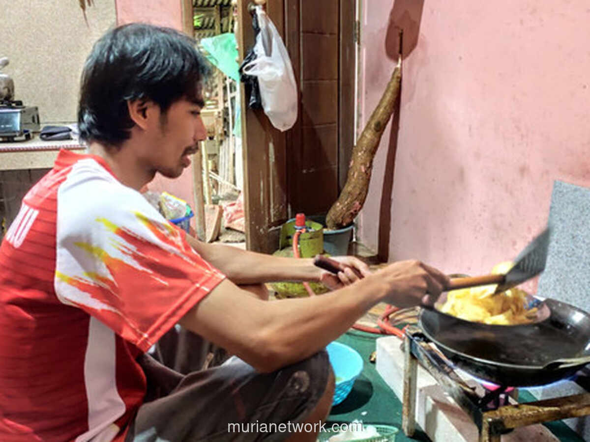 Senja di Desa Pendem dan Kisah Keripik Singkong yang Menggugah