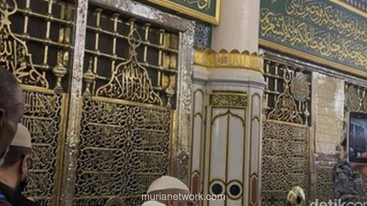Antrean Khidmat di Makam Nabi Muhammad SAW, Salam Bergema di Madinah