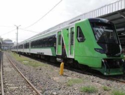 PLN Siapkan Listrik untuk Jalur KA Lokal hingga Feeder Kereta Cepat di Jawa