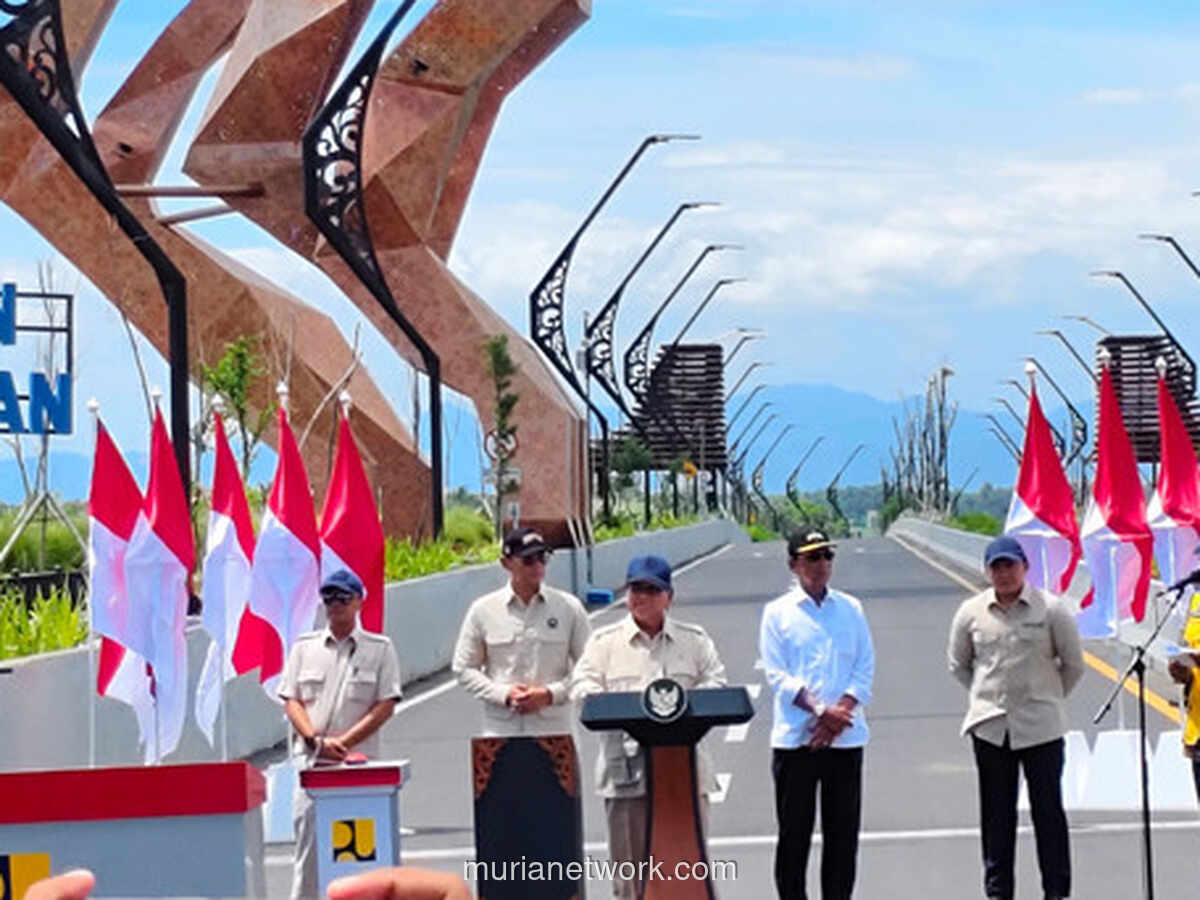 Prabowo Puji Desain Jembatan Kabanaran, Minta Anak Sekolah Tak Lagi Dipaksa Menyambut