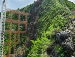 Proyek Lift Kaca di Tebing Kelingking Nusa Penida Dihentikan Paksa Gubernur