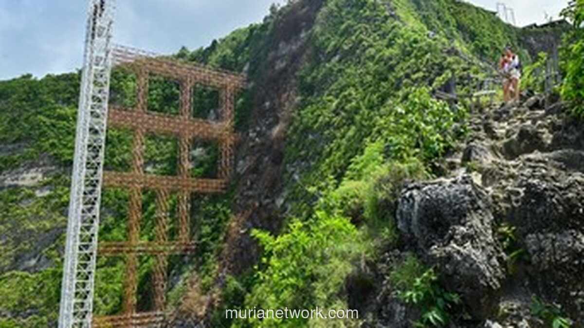 Proyek Lift Kaca di Tebing Kelingking Nusa Penida Dihentikan Paksa Gubernur