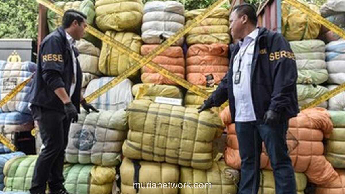 Polda Metro Jaya Bongkar Penyelundupan Baju Bekas Impor Usai Instruksi Langsung Prabowo