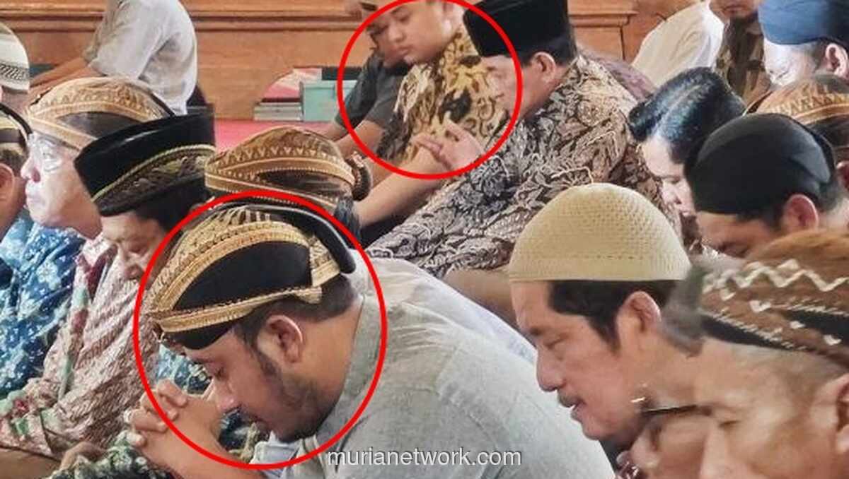 Dua Raja Solo Bersua di Masjid Agung, Saling Abaikan di Tengah Polemik Tahta