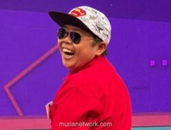 Adul Berurai Air Mata di Bandara Singapura, Paspor Raib Dibawa Komeng