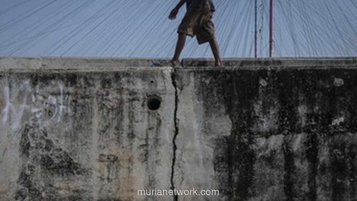 Tanggul Pantai Mutiara Bocor, Air Laut Merembes hingga Kolam Renang