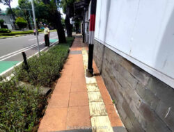 Blok Penuntun Tunanetra di Jakarta: Ada yang Utuh, Banyak yang Menjerumuskan