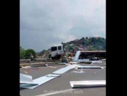 Rem Blong Truk Tronton Picu Kecelakaan Beruntun, 2 Tewas di Tol Semarang