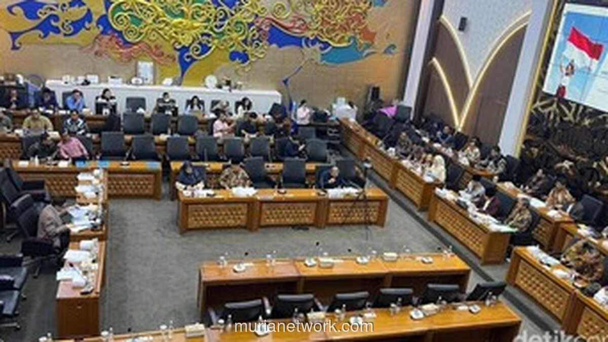 Guru Diimpit Dua Status: Wamendikbud Minta UU Guru Jadi Lex Specialis