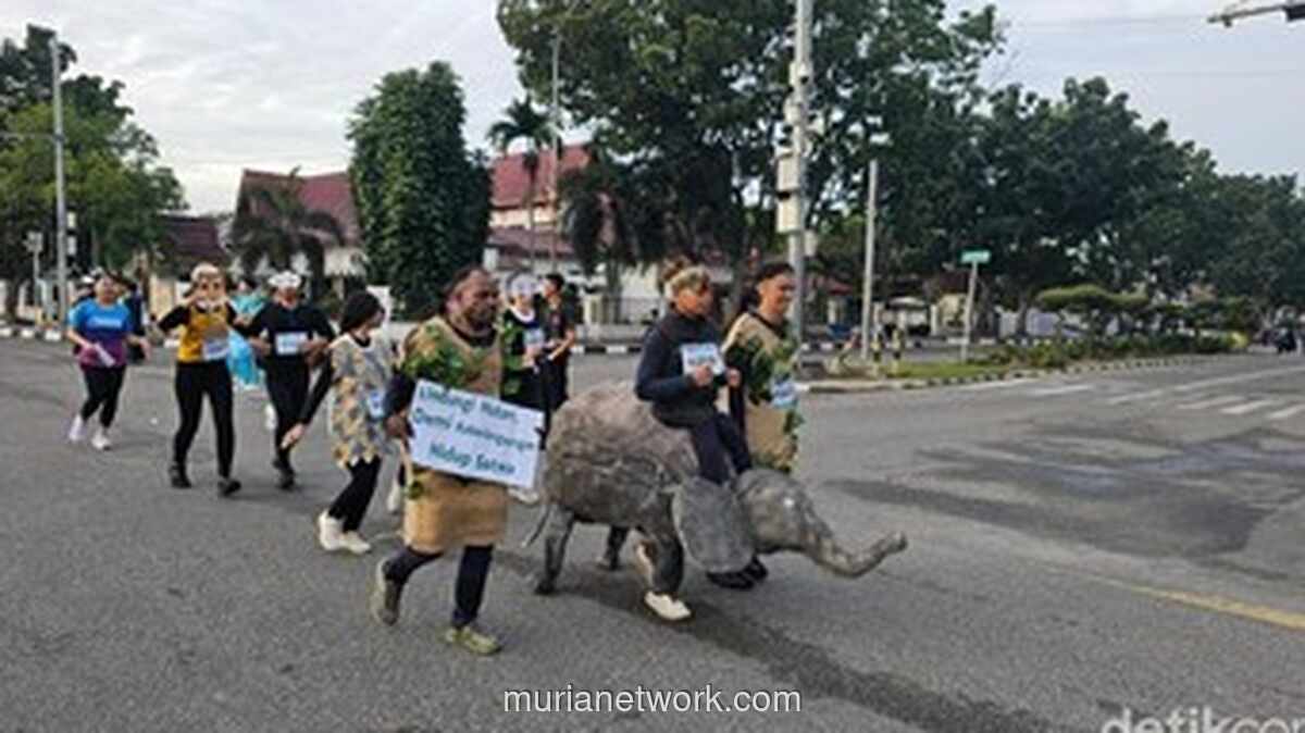 Gajah Raksasa dan Pelari Superhero Ramaikan Brimob Run di Jantung Kota Pekanbaru