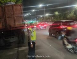 Truk Sampah Pecah Ban, Lalu Lintas Klender Sempat Lumpuh