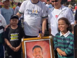 Menteri UMKM Terima Lukisan Wajahnya dari Seniman Disabilitas di Pontianak