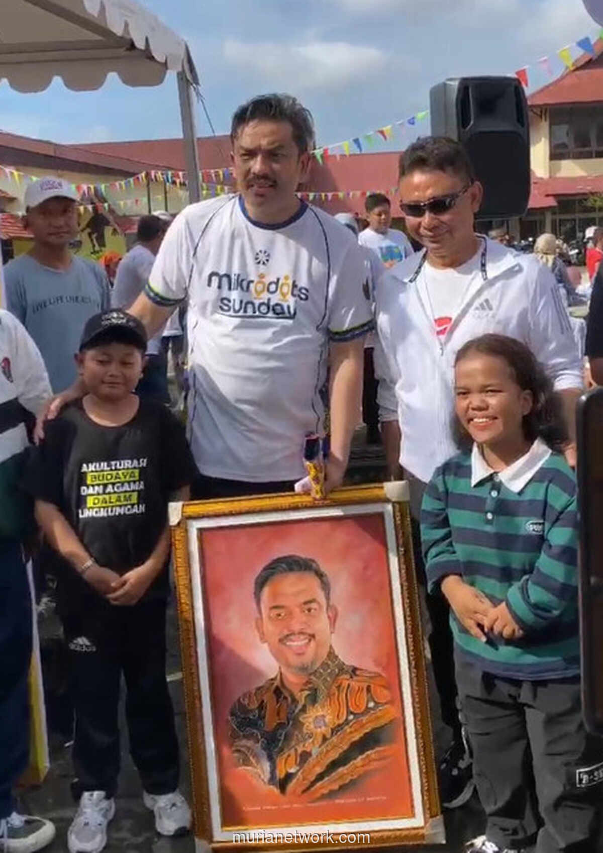 Menteri UMKM Terima Lukisan Wajahnya dari Seniman Disabilitas di Pontianak