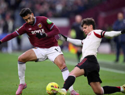 Malam Kelam West Ham, Liverpool Bungkam Tuan Rumah dengan Dua Gol dan Kartu Merah