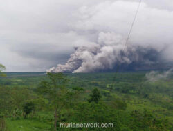 Gunung Semeru Muntahkan Awan Panas Guguran Sejauh 8,5 Kilometer
