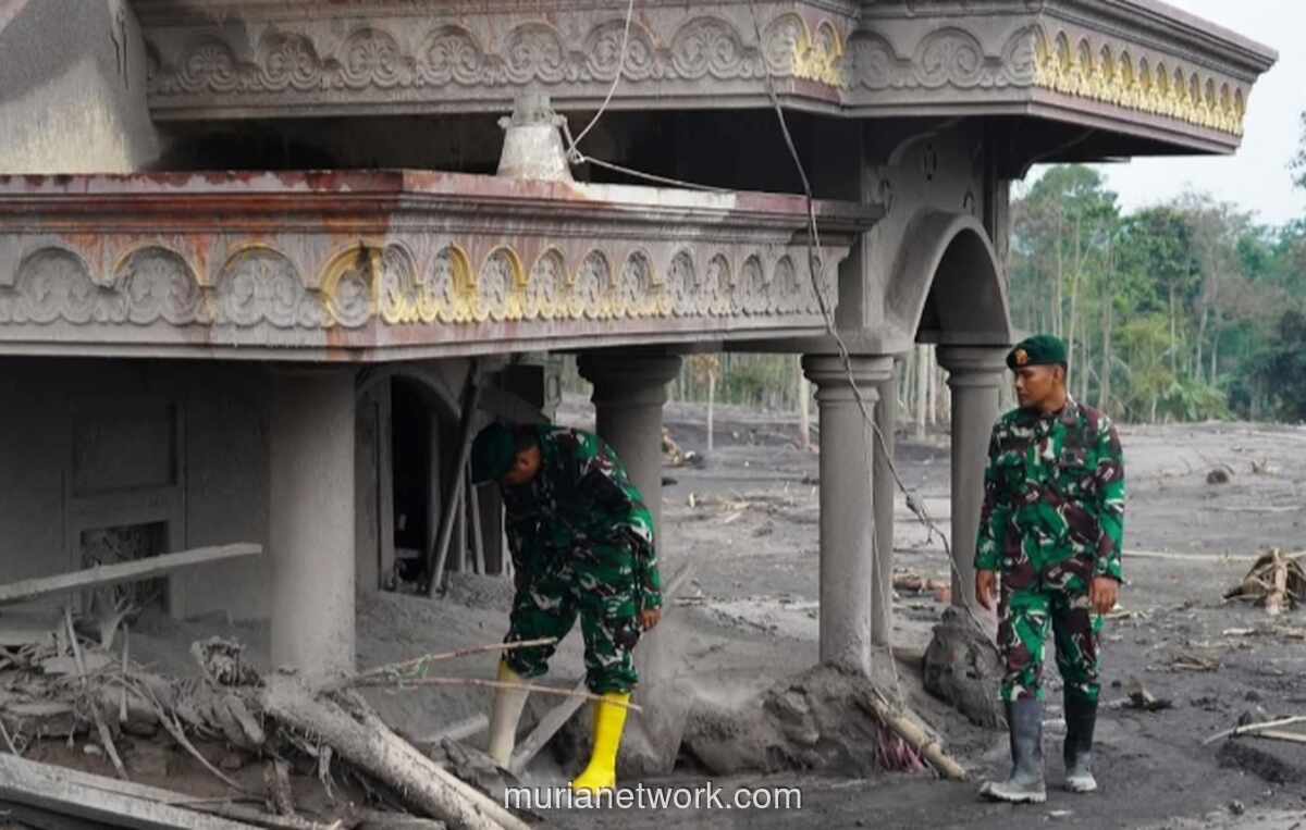 TNI Siaga Total di Lereng Semeru, Evakuasi Korban dan Antisipasi Lahar Dingin Diperketat