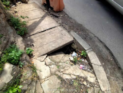 Kisah Sengsara Pejalan Kaki di Trotoar Jalan Tambak