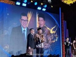 Menkop Ferry Raih Penghargaan Usai Pacu Pembentukan 80.000 Koperasi Desa