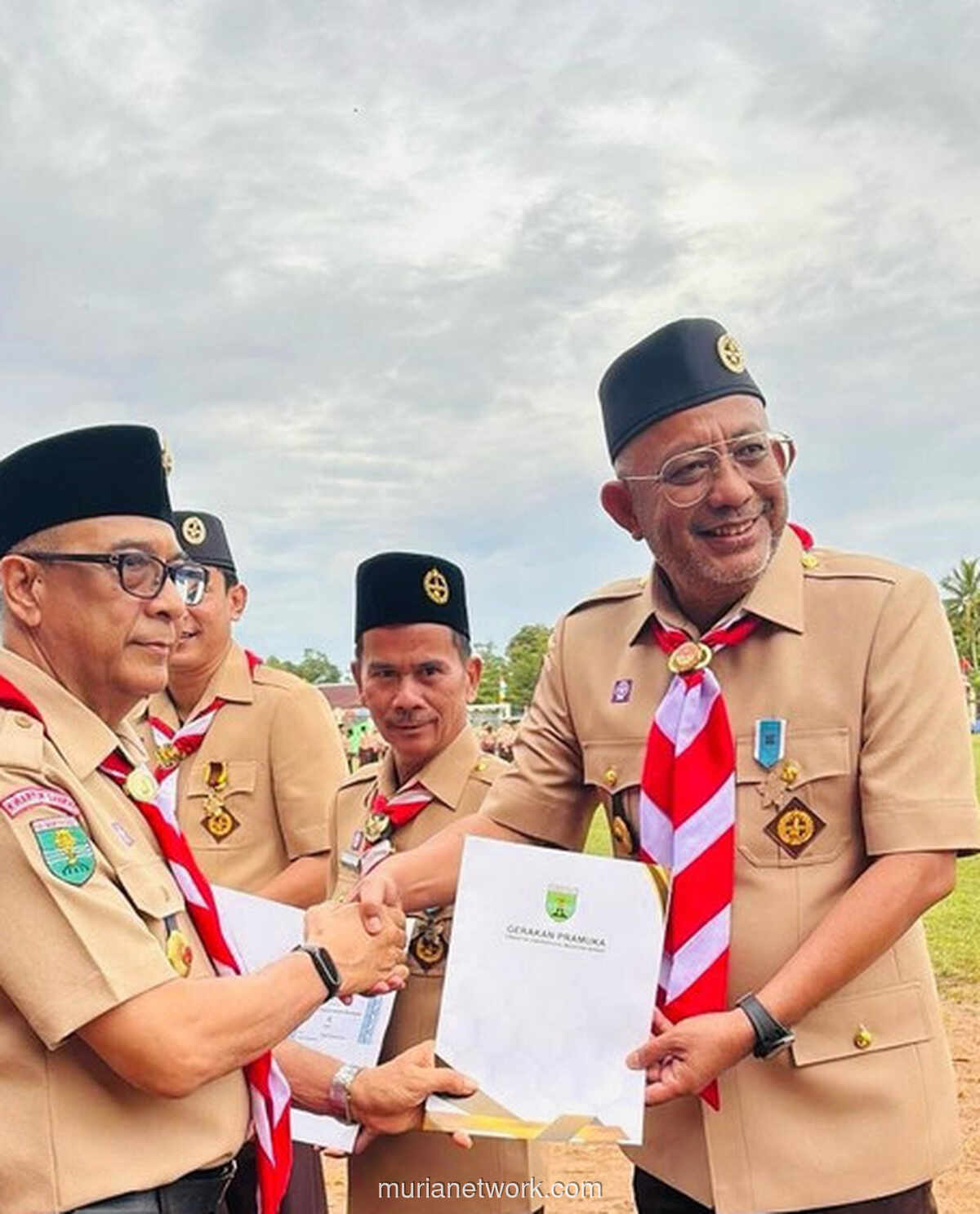 Indra Subekti Terima Lencana Pancawarsa di Puncak Raimuna Sintang