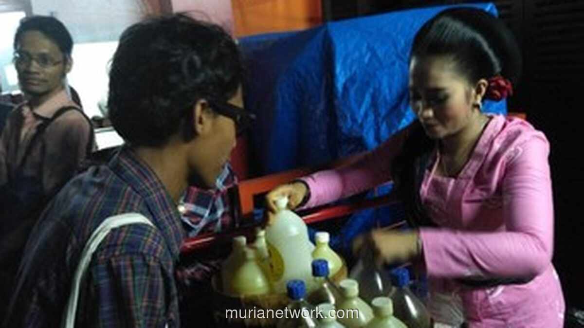 Gen Z Gencar Gelar Party Jamu, Bakul Jamu Keliling Kembali Laris Manis