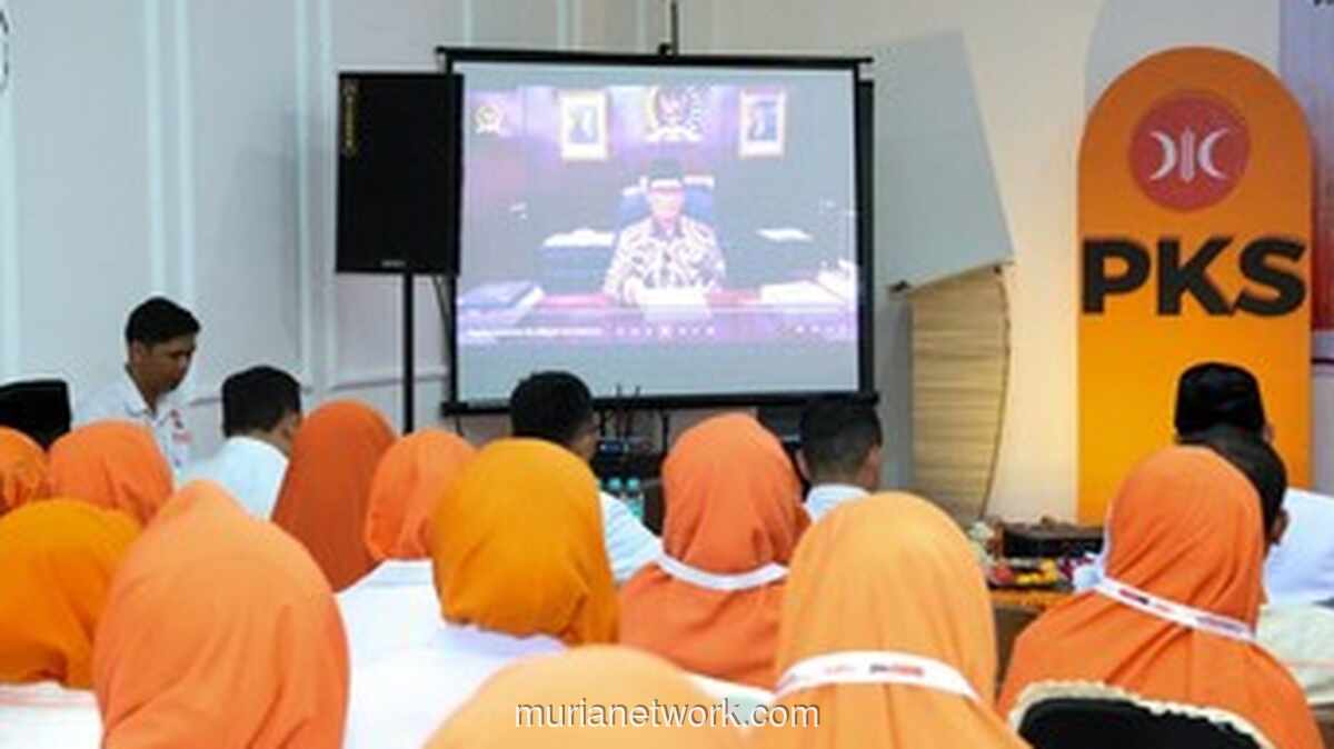 HNW Sorongkan Jas Hijau Sebagai Fondasi Kepemimpinan Negarawan