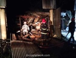 Kobaran Api dari Korsleting Lahap Dua Gedung Hotel Wira Carita