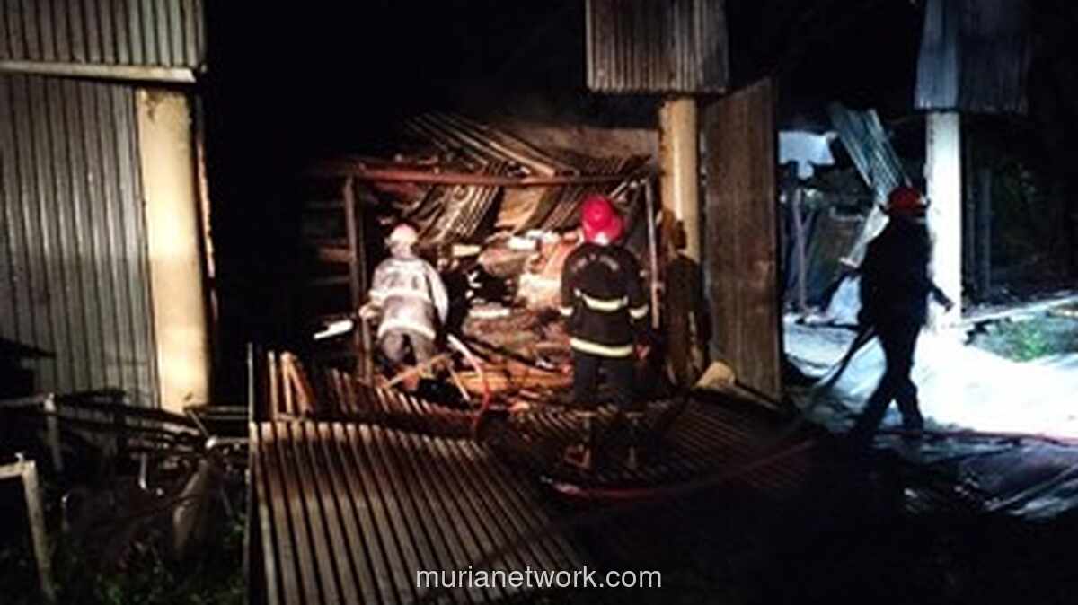 Kobaran Api dari Korsleting Lahap Dua Gedung Hotel Wira Carita