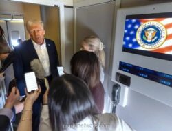 Trump di Atas Air Force One: Perdamaian Ukraina Mungkin Harus Dibayar dengan Wilayah