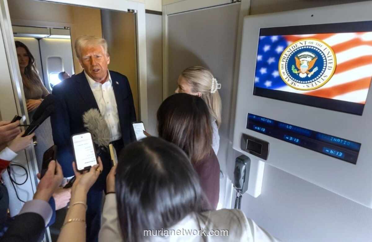 Trump di Atas Air Force One: Perdamaian Ukraina Mungkin Harus Dibayar dengan Wilayah