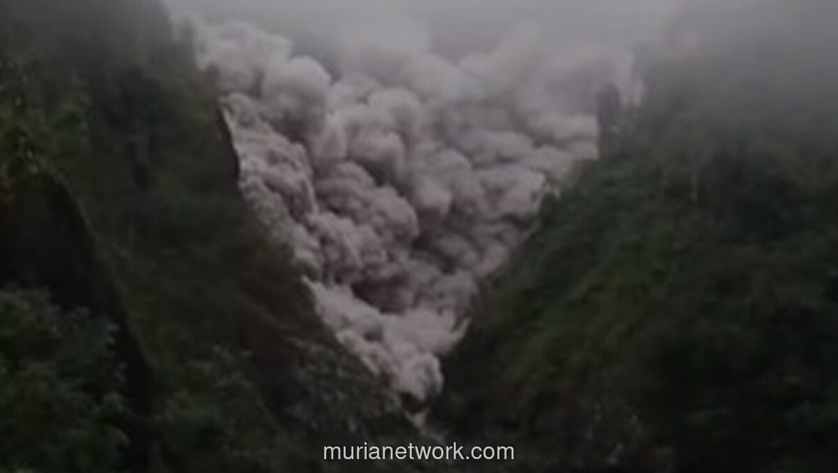 Status Awas! Semeru Muntahkan Awan Panas 5,5 Kilometer, Warga Dievakuasi