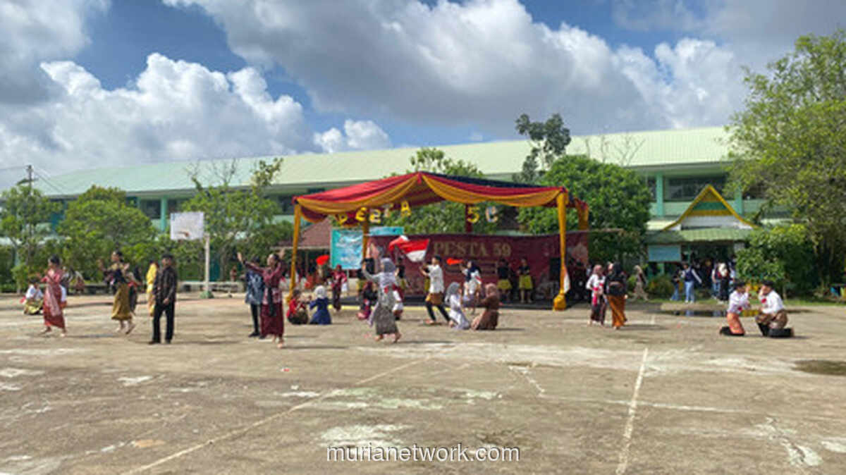 Harmoni Nusantara Bergema di Panggung Pensi SMA Negeri 3 Pontianak