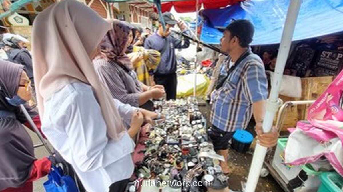 TikTok Bawa Gelombang Baru Pemburu Barang Jadul ke Pasar Loak Jatinegara